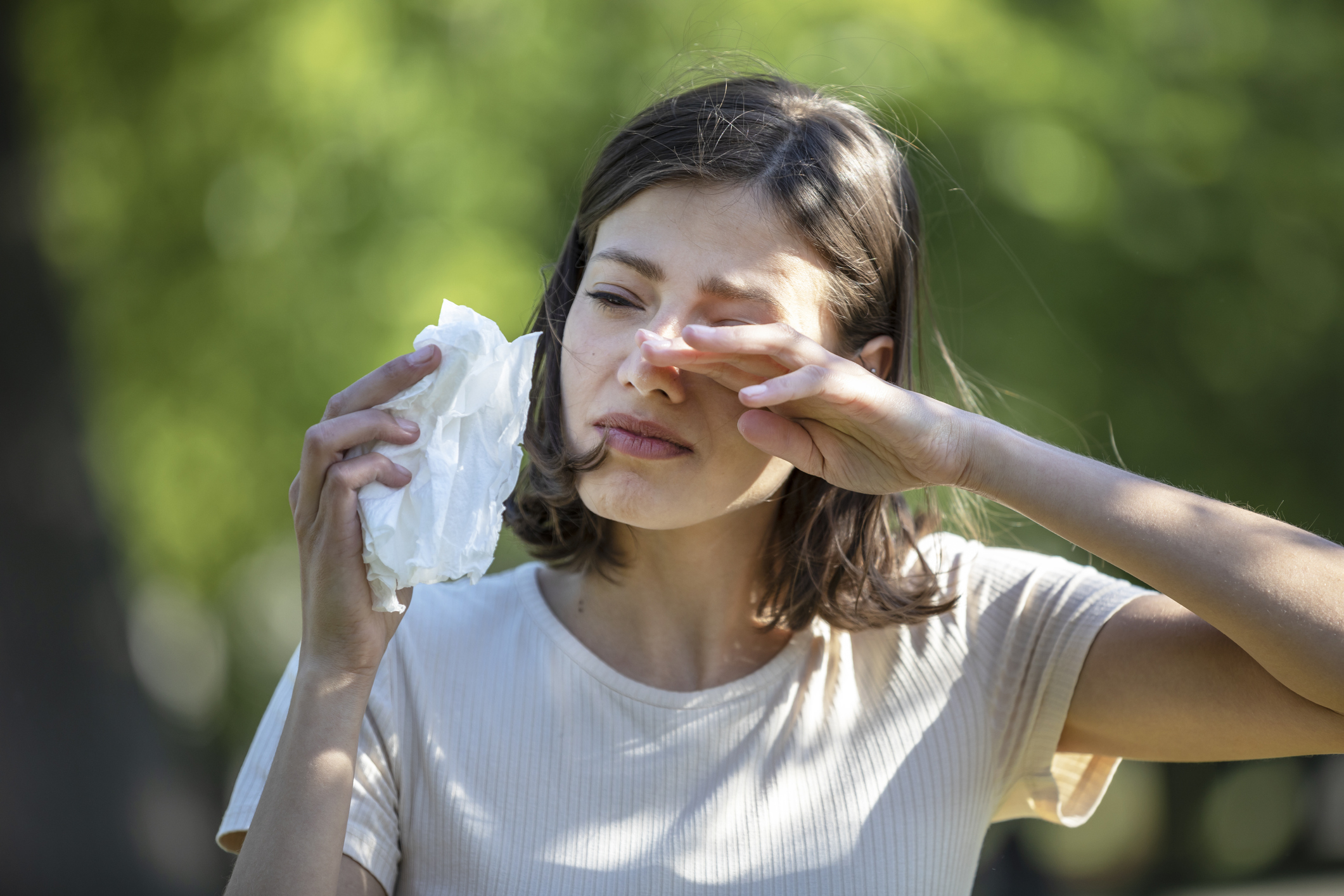 Seasonal allergies in Rayville can lead to sneezing and sinus pressure.